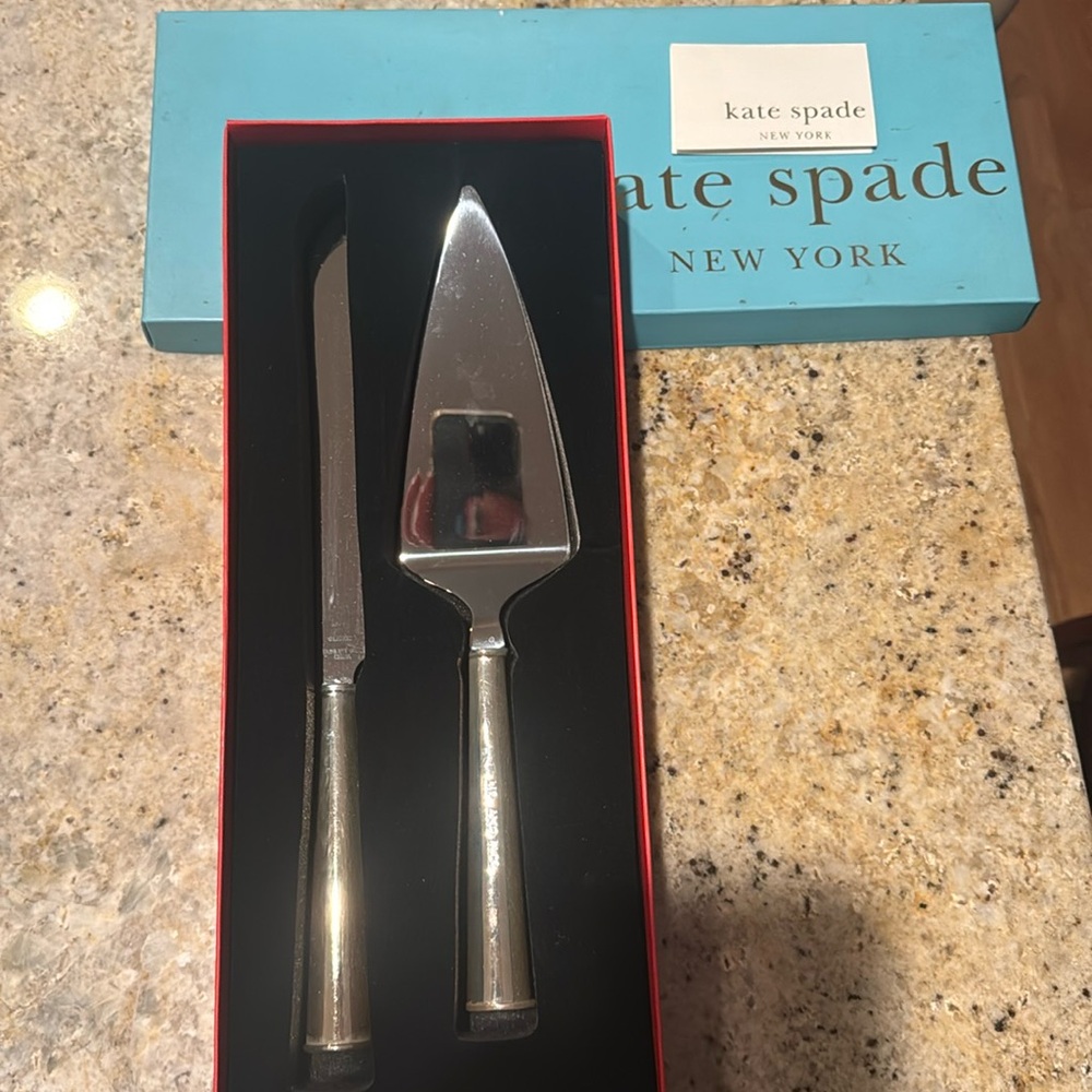 Kate Spade Mr & Mrs Cake Cutting Set